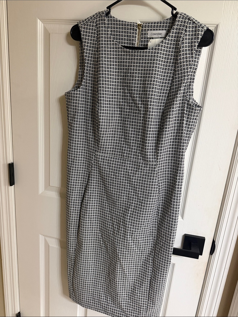 Calvin Klein Black & White Patterned Sleeveless Sheath Midi Dress